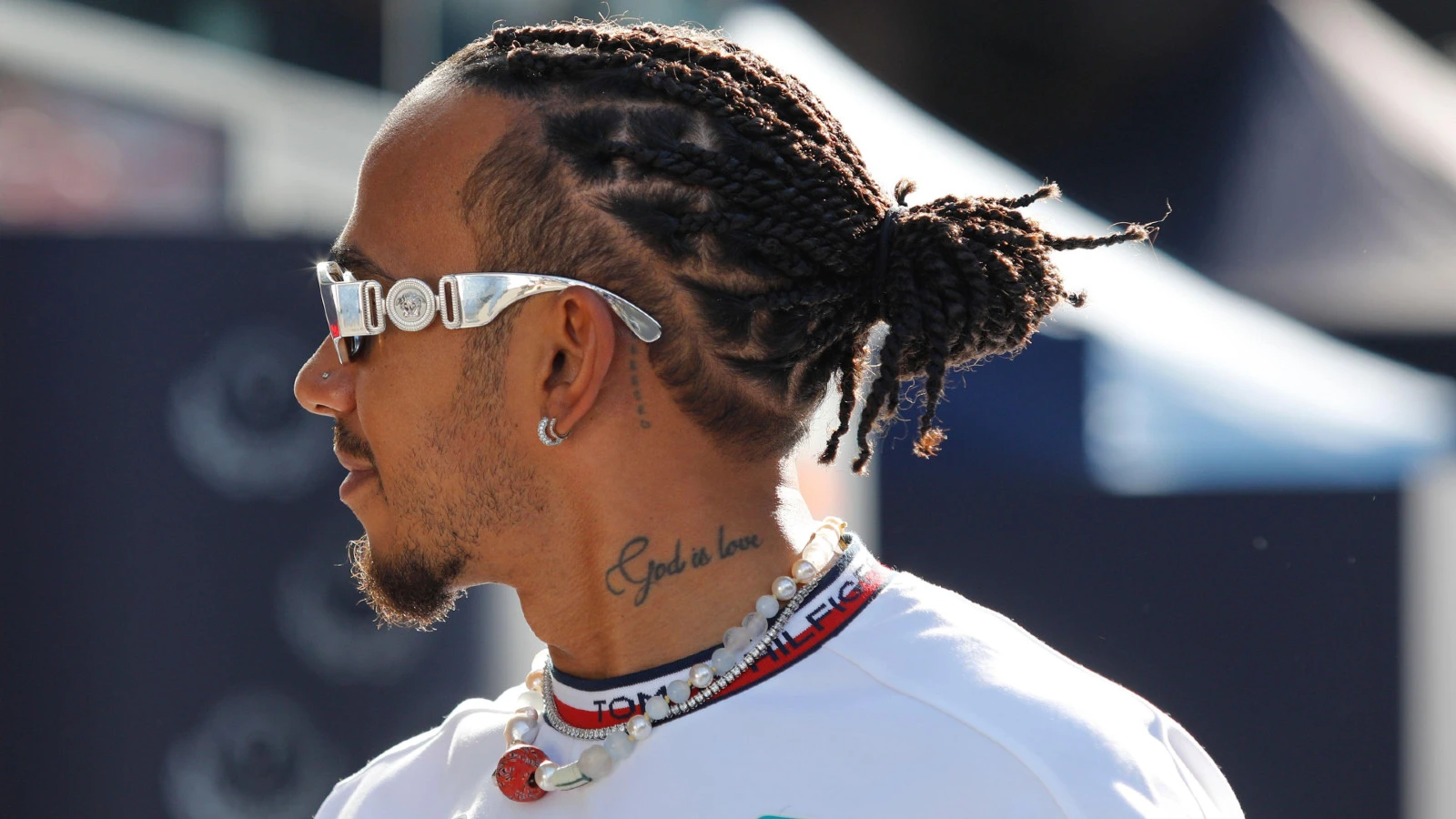 Lewis Hamilton sends FIVE-WORD message following Mercedes contract extension